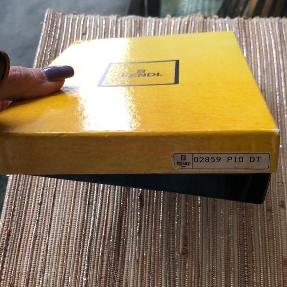 FENDI Small purse - Picture 8 of 8